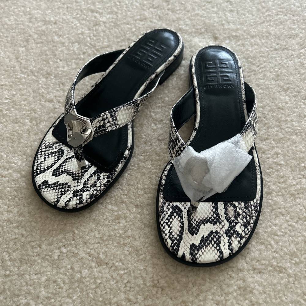 BNWB GIVENCHY G Chain Snake-Embossed Leather Thong Sandals Size IT36.5 women’s